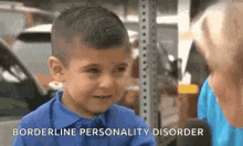 Gif de um garoto dando entrevista sorrindo e de repente caindo no choro com o nome do TPB, retratando a repentina mudança de humor.